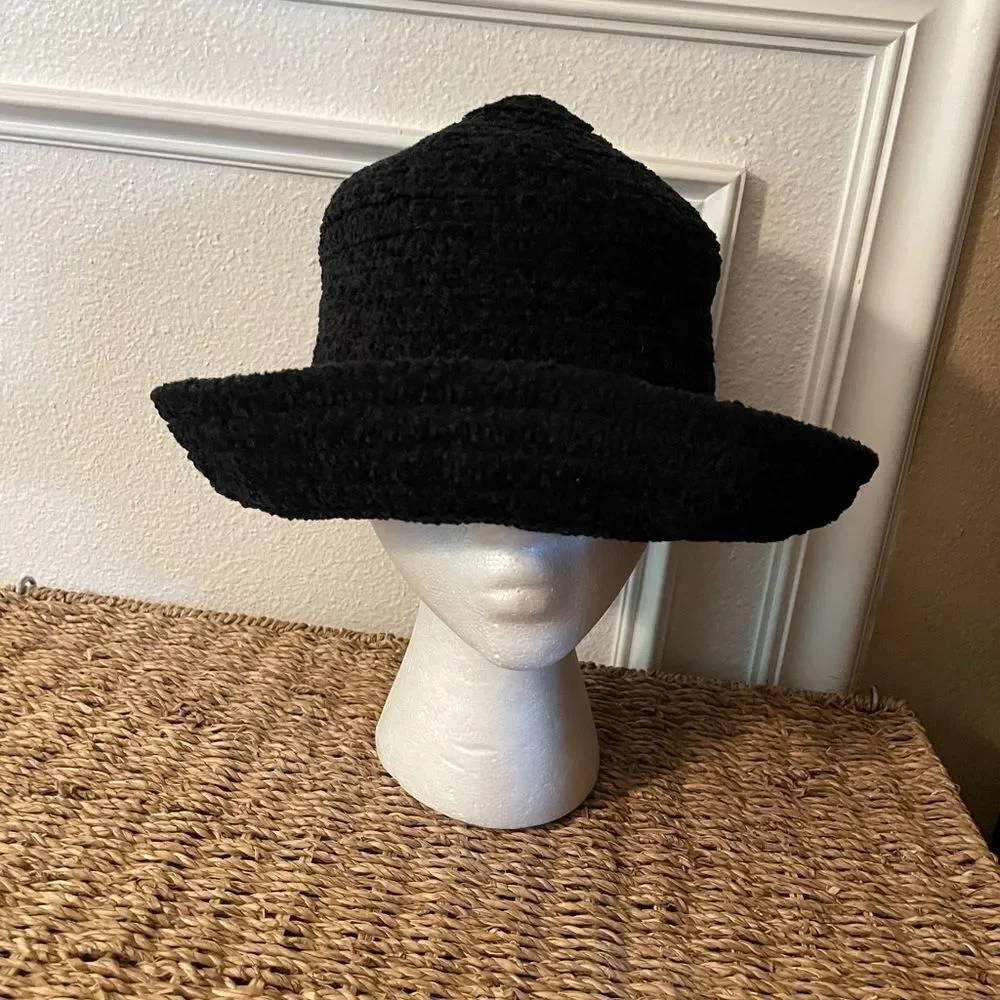 BETMAR New York Women’s Black Knit Hat - Picture 10 of 13